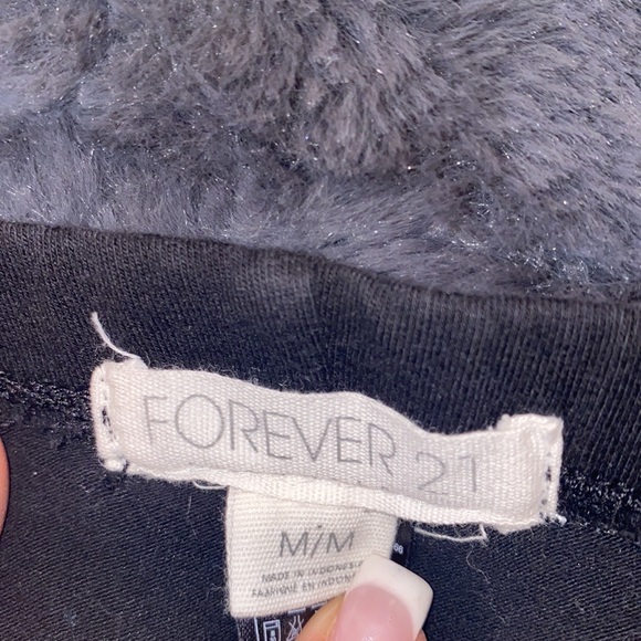 🔴Forever 21 Medium Capri Legging - Picture 2 of 5